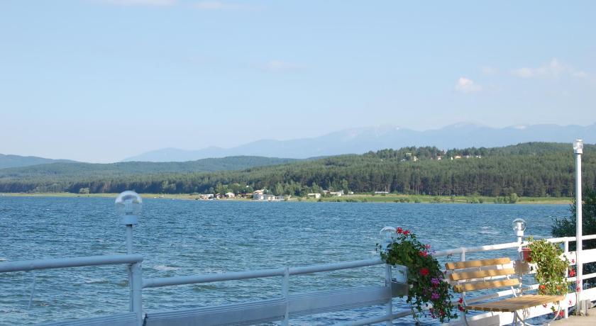 White Village Park Iskar Lake Pasarel Bagian luar foto