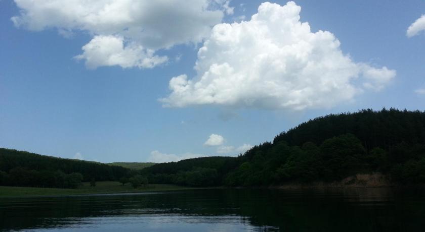 White Village Park Iskar Lake Pasarel Bagian luar foto